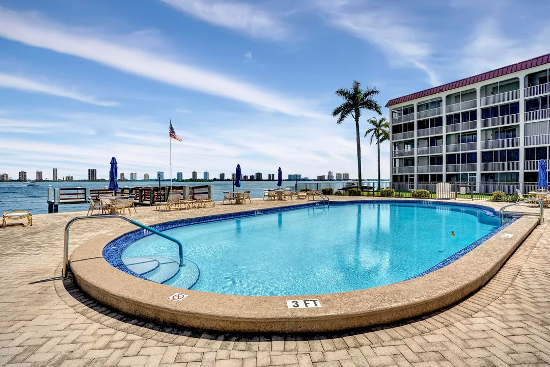 合同活跃: $3,000 (1 贝兹, 1 浴室, 720 平方英尺)