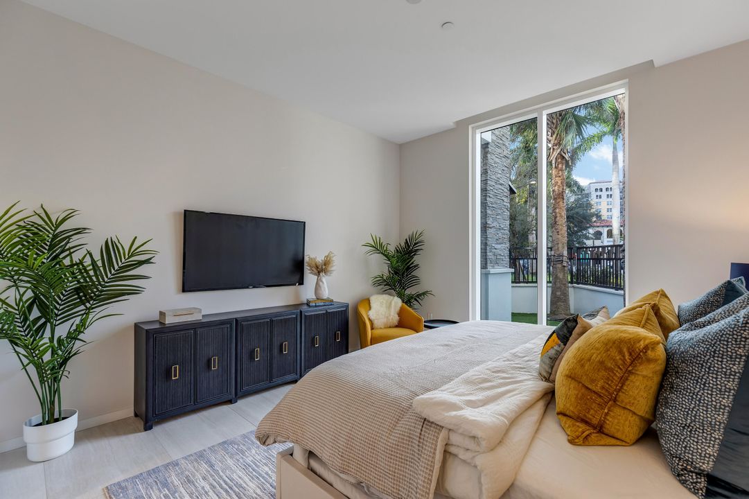 For Rent: $16,000 (2 beds, 2 baths, 1561 Square Feet)