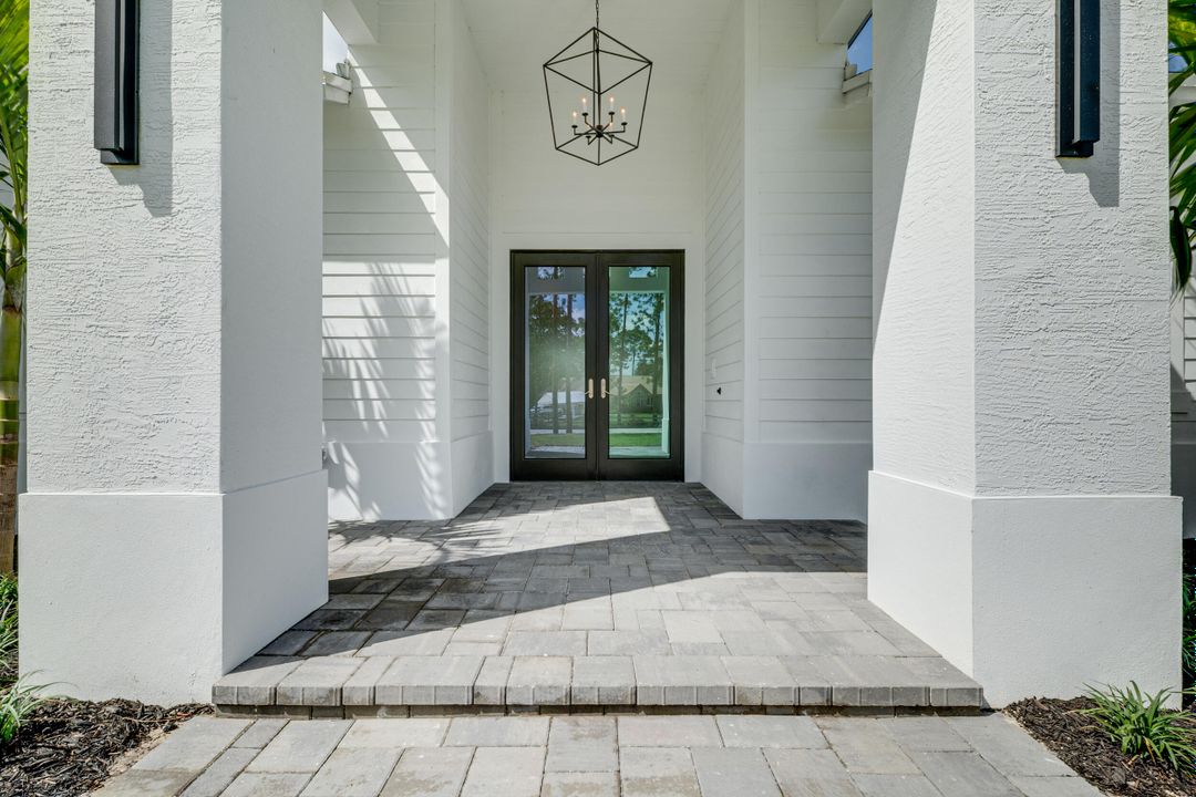 Active With Contract: $1,175,000 (4 beds, 3 baths, 2946 Square Feet)