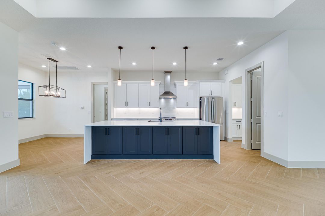 Active With Contract: $1,175,000 (4 beds, 3 baths, 2946 Square Feet)