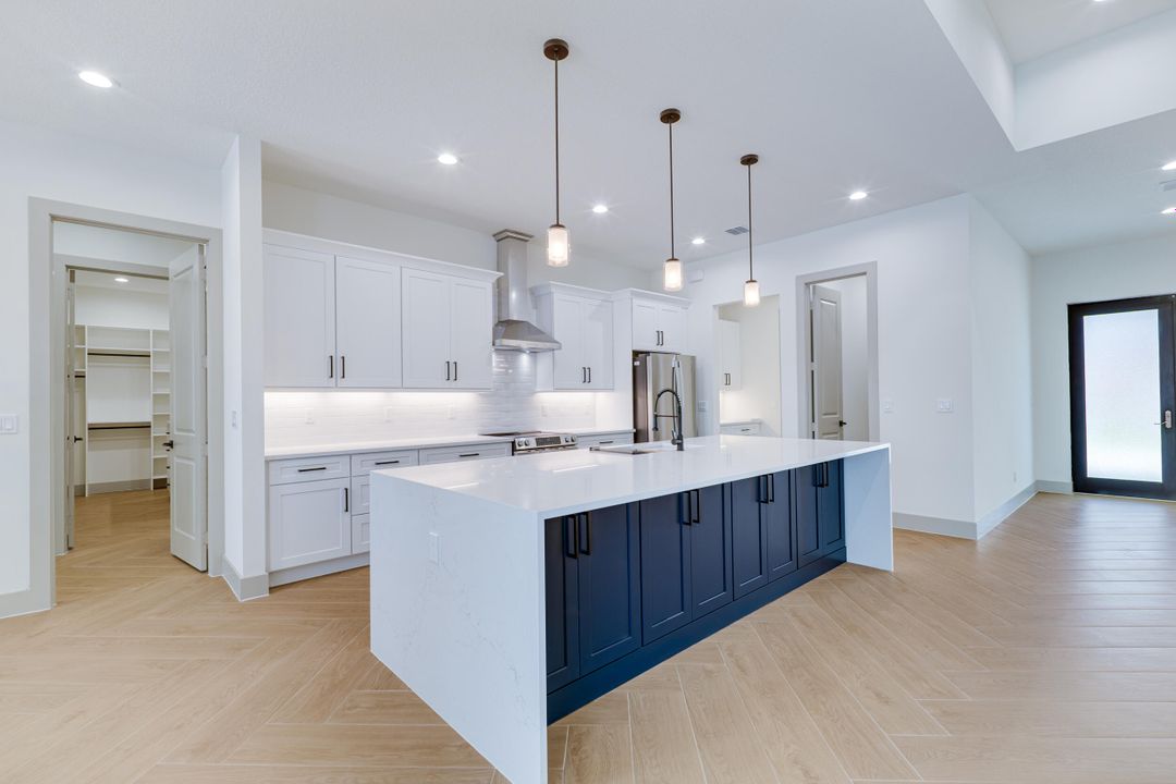 Active With Contract: $1,175,000 (4 beds, 3 baths, 2946 Square Feet)