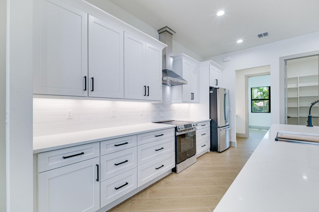 Active With Contract: $1,175,000 (4 beds, 3 baths, 2946 Square Feet)