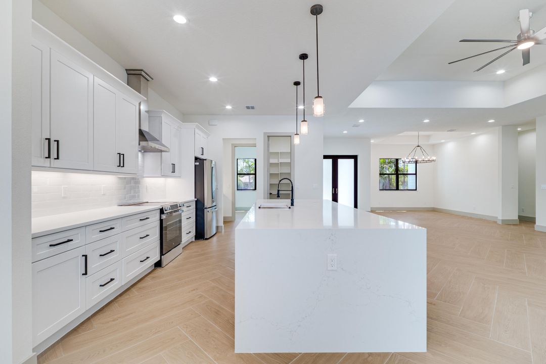 Active With Contract: $1,175,000 (4 beds, 3 baths, 2946 Square Feet)