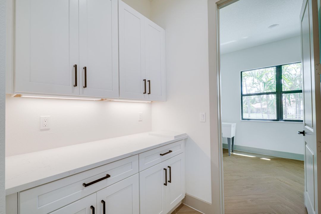 Active With Contract: $1,175,000 (4 beds, 3 baths, 2946 Square Feet)