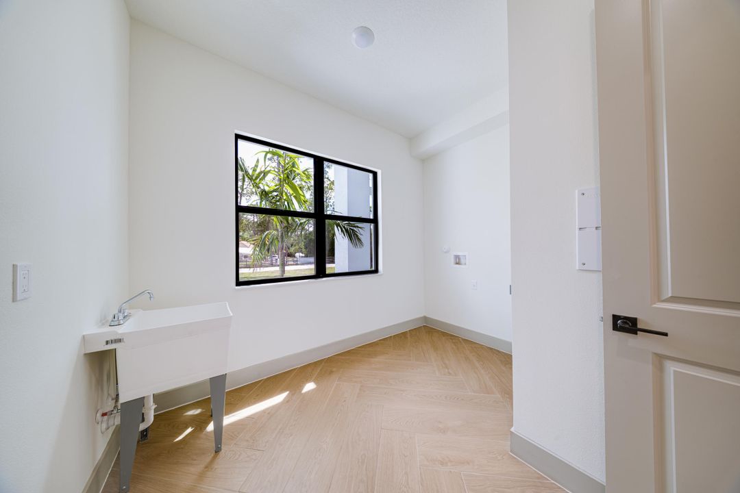 Active With Contract: $1,175,000 (4 beds, 3 baths, 2946 Square Feet)