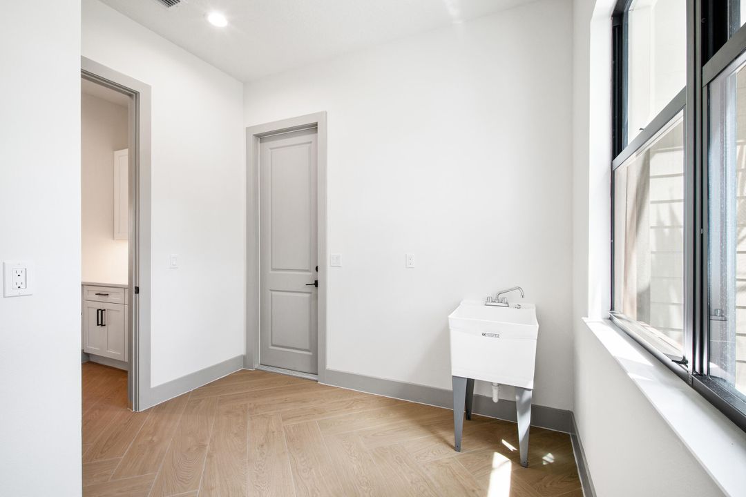 Active With Contract: $1,175,000 (4 beds, 3 baths, 2946 Square Feet)