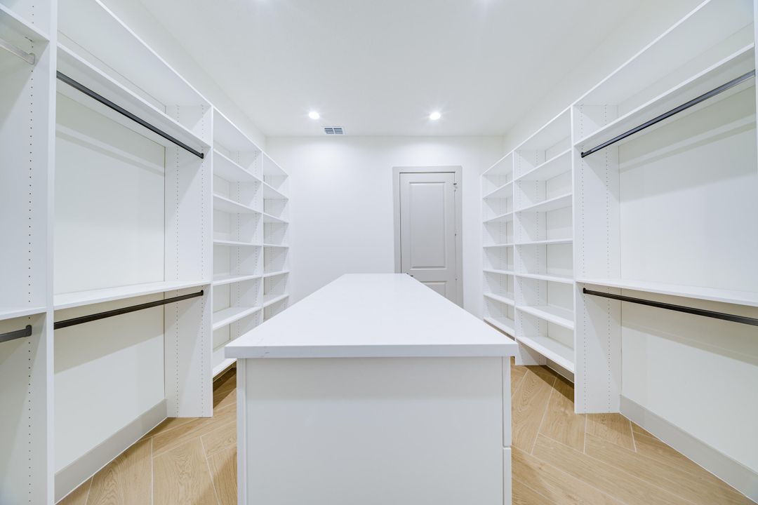 Active With Contract: $1,175,000 (4 beds, 3 baths, 2946 Square Feet)