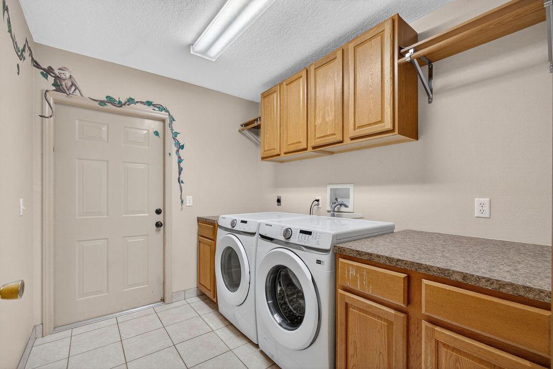 For Sale: $785,000 (4 beds, 3 baths, 2931 Square Feet)