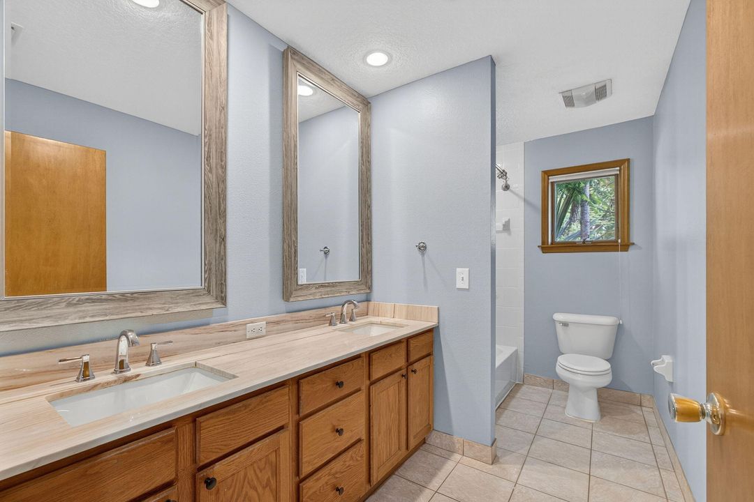 For Sale: $785,000 (4 beds, 3 baths, 2931 Square Feet)