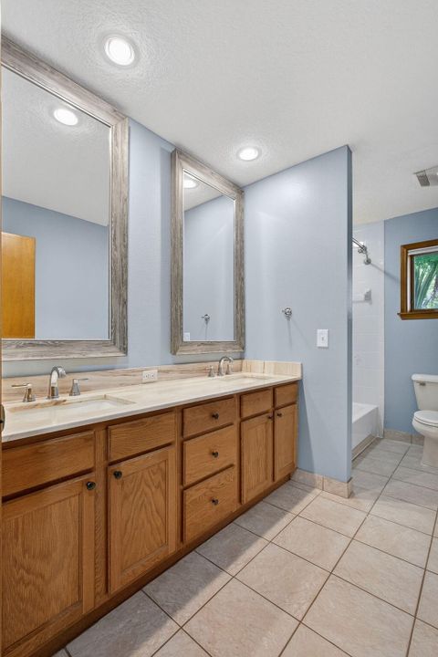 For Sale: $785,000 (4 beds, 3 baths, 2931 Square Feet)