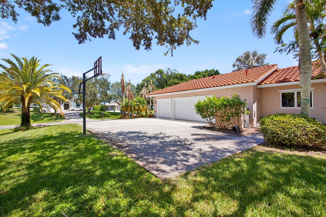 For Sale: $785,000 (4 beds, 3 baths, 2931 Square Feet)