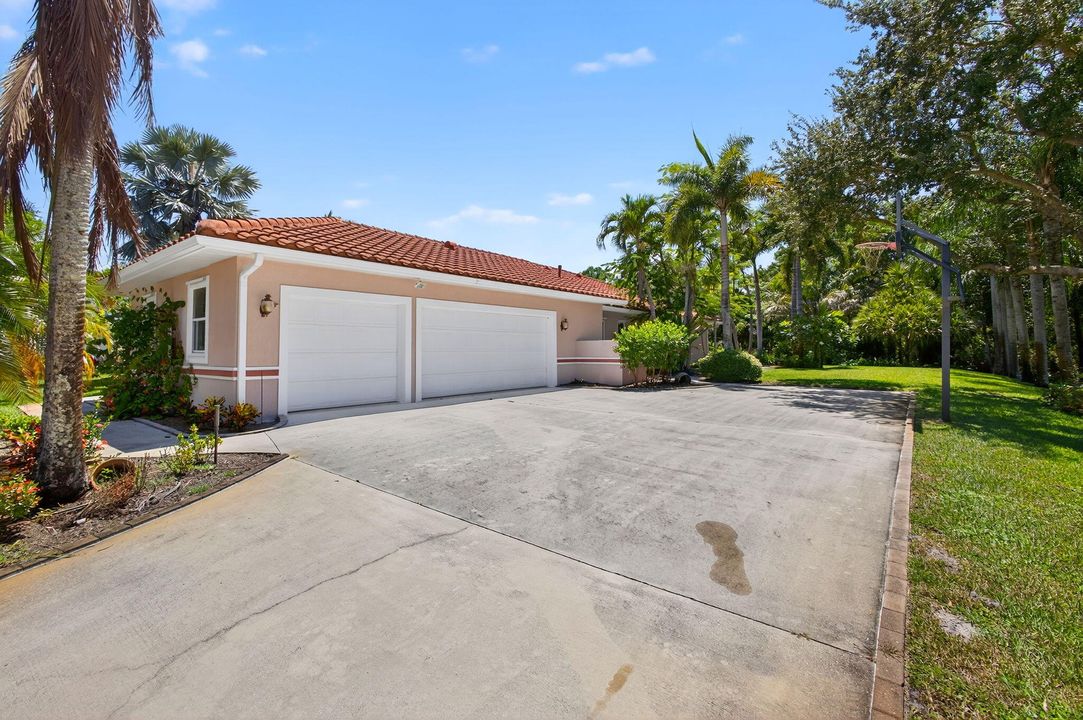 For Sale: $785,000 (4 beds, 3 baths, 2931 Square Feet)