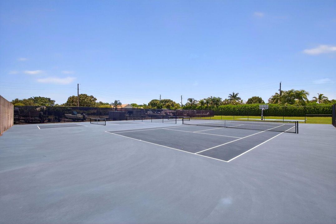 For Sale: $785,000 (4 beds, 3 baths, 2931 Square Feet)