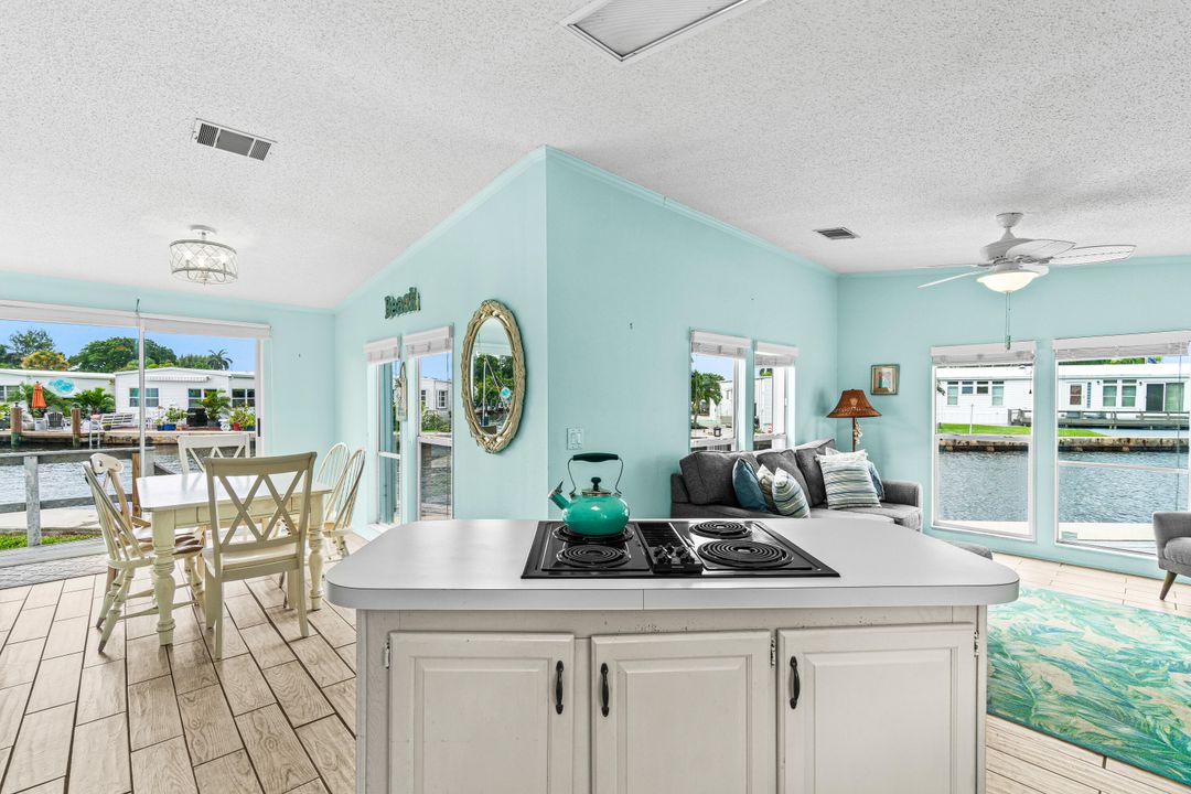 待售: $599,000 (2 贝兹, 2 浴室, 924 平方英尺)