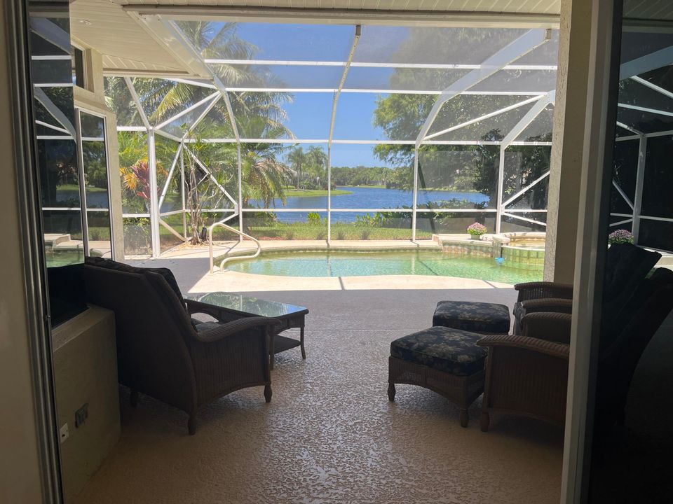 Activo con contrato: $699,500 (3 camas, 2 baños, 2303 Pies cuadrados)