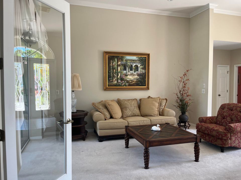 Activo con contrato: $699,500 (3 camas, 2 baños, 2303 Pies cuadrados)