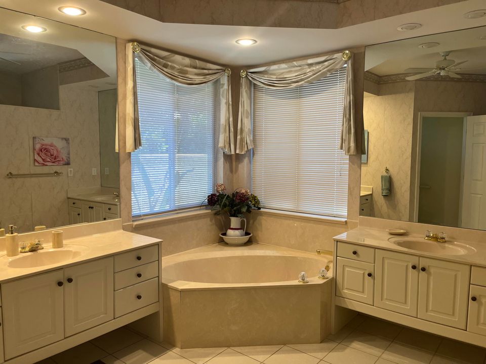 Activo con contrato: $699,500 (3 camas, 2 baños, 2303 Pies cuadrados)