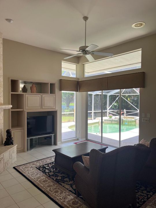 Activo con contrato: $699,500 (3 camas, 2 baños, 2303 Pies cuadrados)