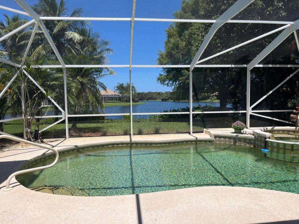 Activo con contrato: $699,500 (3 camas, 2 baños, 2303 Pies cuadrados)