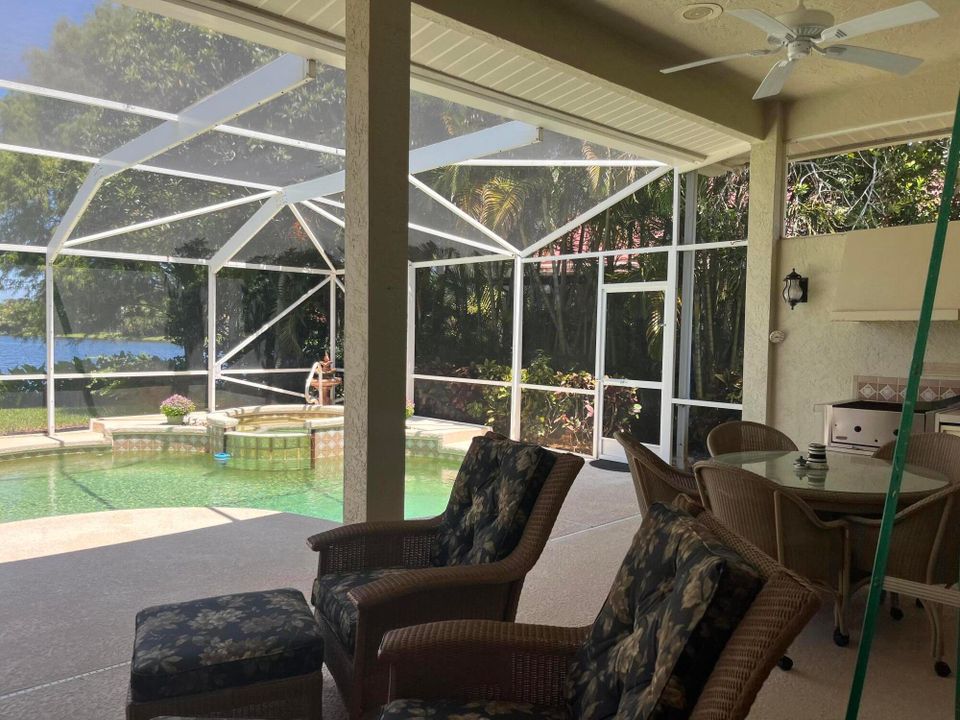 Activo con contrato: $699,500 (3 camas, 2 baños, 2303 Pies cuadrados)