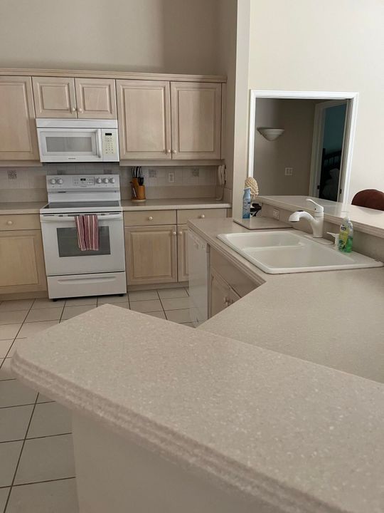 Activo con contrato: $699,500 (3 camas, 2 baños, 2303 Pies cuadrados)