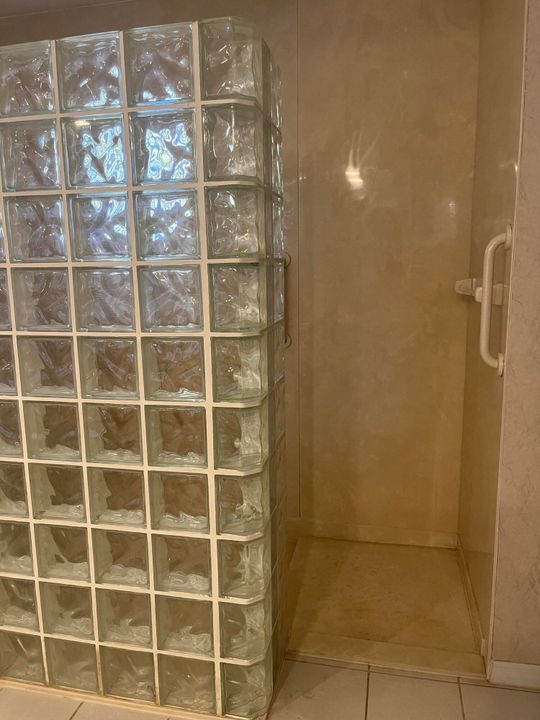 Activo con contrato: $699,500 (3 camas, 2 baños, 2303 Pies cuadrados)