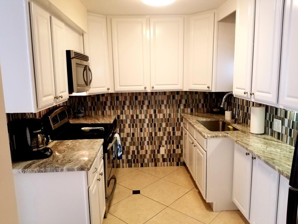 合同活跃: $4,250 (2 贝兹, 2 浴室, 1140 平方英尺)