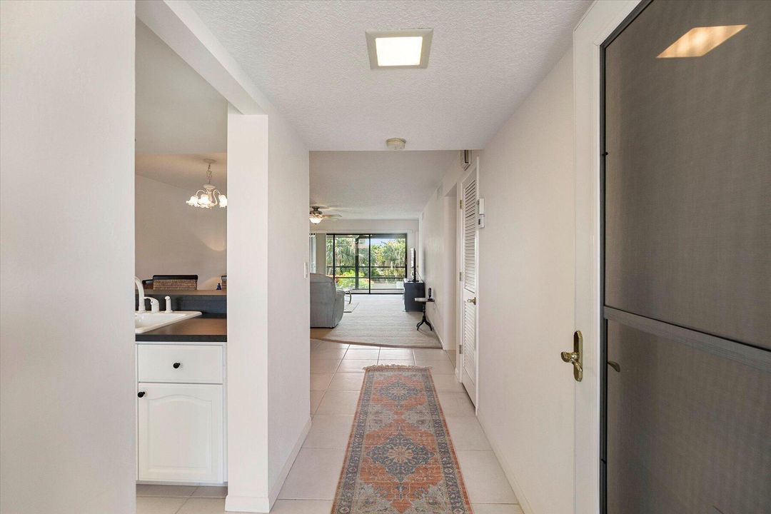 待售: $249,900 (2 贝兹, 2 浴室, 1072 平方英尺)