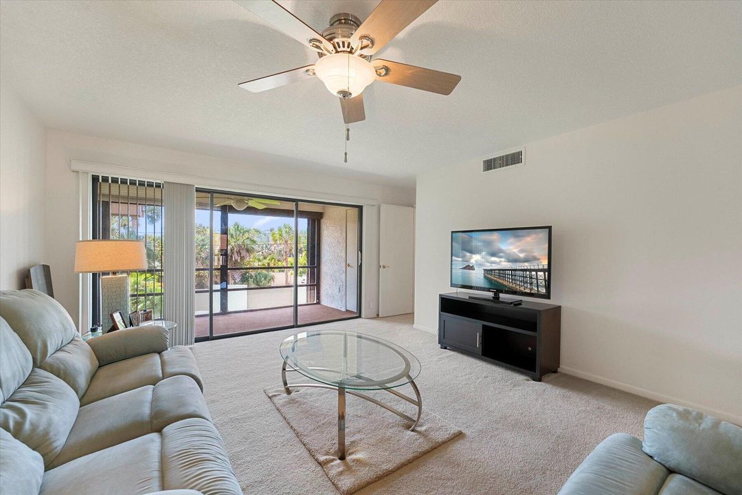 待售: $249,900 (2 贝兹, 2 浴室, 1072 平方英尺)