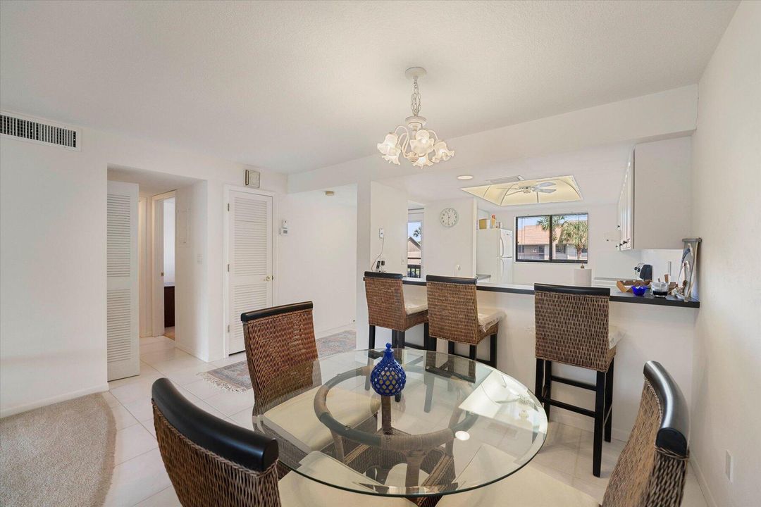 待售: $249,900 (2 贝兹, 2 浴室, 1072 平方英尺)