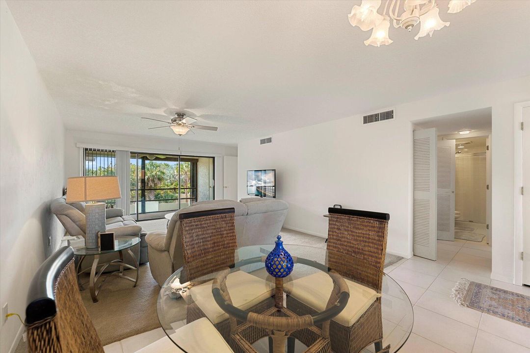 待售: $249,900 (2 贝兹, 2 浴室, 1072 平方英尺)