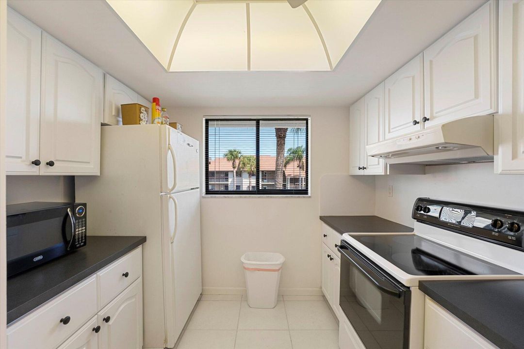 待售: $249,900 (2 贝兹, 2 浴室, 1072 平方英尺)