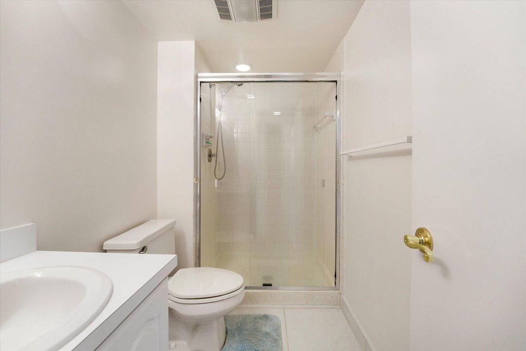 待售: $249,900 (2 贝兹, 2 浴室, 1072 平方英尺)