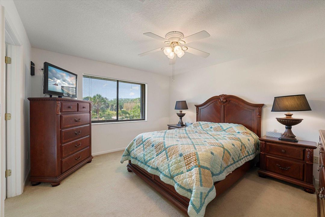 待售: $249,900 (2 贝兹, 2 浴室, 1072 平方英尺)