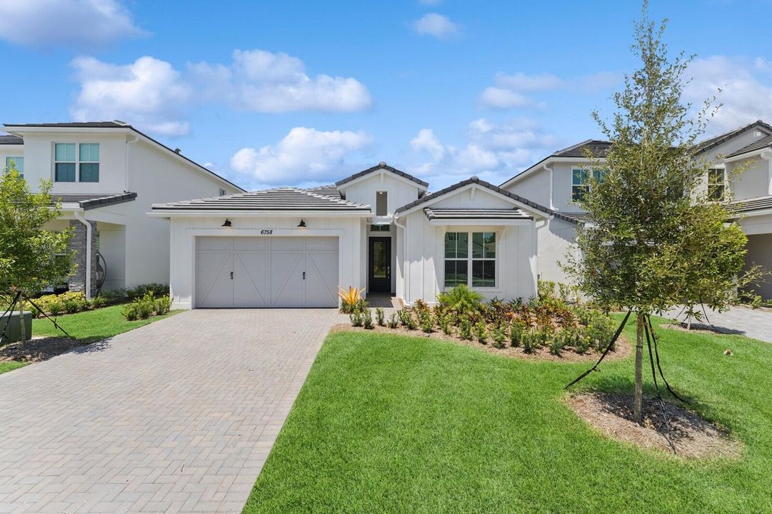 最近售出: $694,995 (3 贝兹, 2 浴室, 2026 平方英尺)