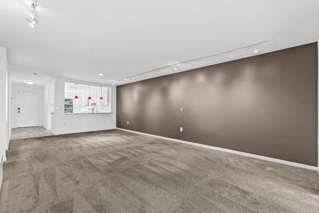 For Sale: $69,900 (2 beds, 2 baths, 1383 Square Feet)