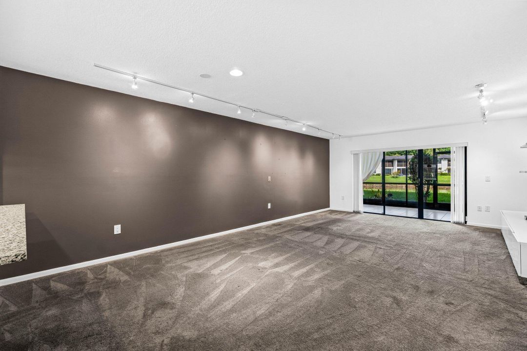 For Sale: $69,900 (2 beds, 2 baths, 1383 Square Feet)