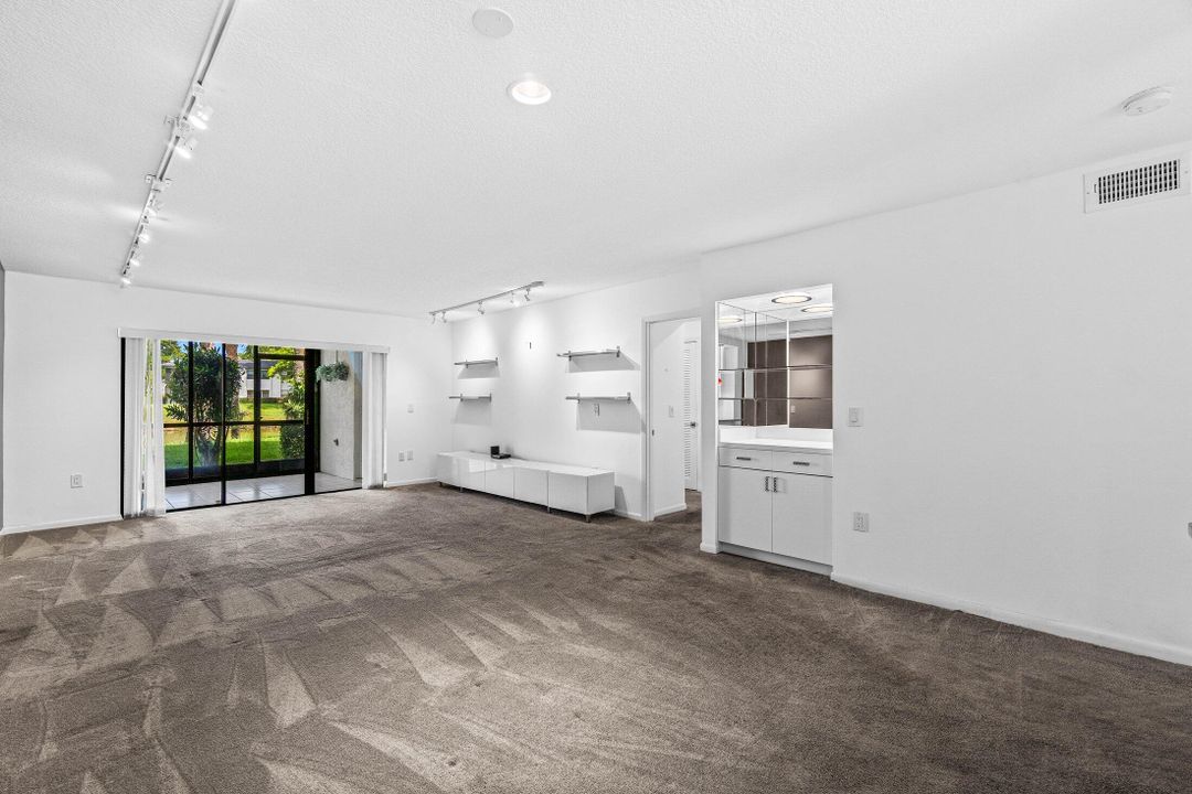 For Sale: $69,900 (2 beds, 2 baths, 1383 Square Feet)