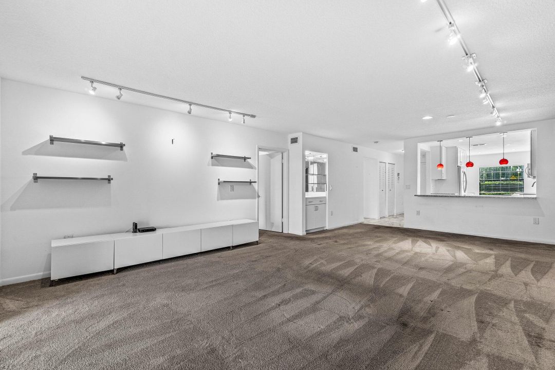 For Sale: $69,900 (2 beds, 2 baths, 1383 Square Feet)