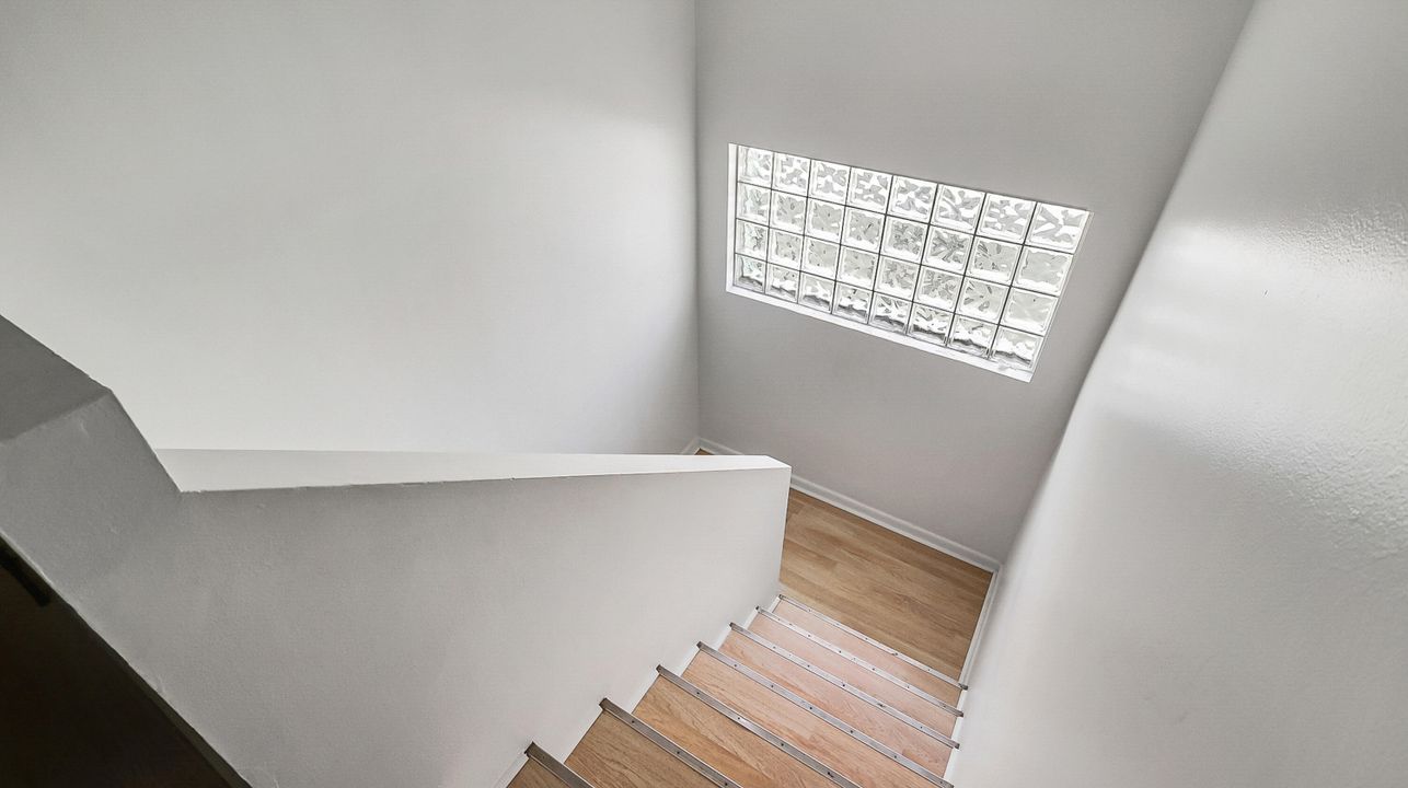 合同活跃: $465,000 (4 贝兹, 2 浴室, 1867 平方英尺)