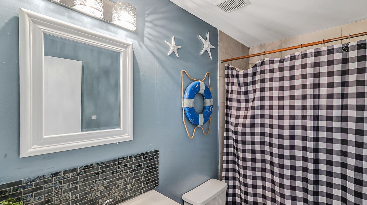 合同活跃: $465,000 (4 贝兹, 2 浴室, 1867 平方英尺)