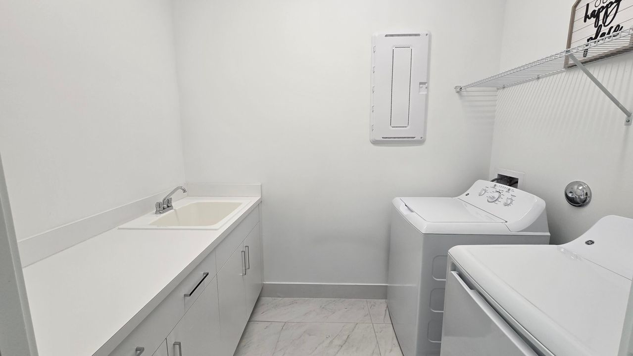 Active With Contract: $8,000 (3 beds, 3 baths, 2240 Square Feet)