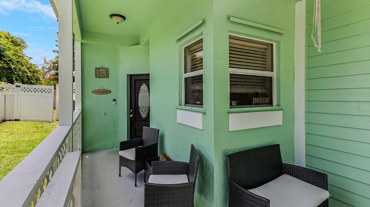 合同活跃: $465,000 (4 贝兹, 2 浴室, 1867 平方英尺)