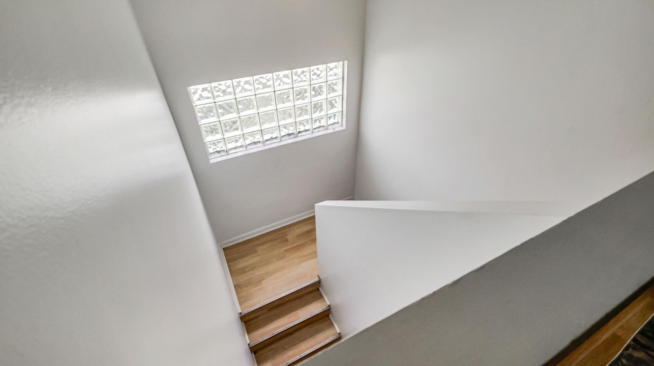 合同活跃: $465,000 (4 贝兹, 2 浴室, 1867 平方英尺)