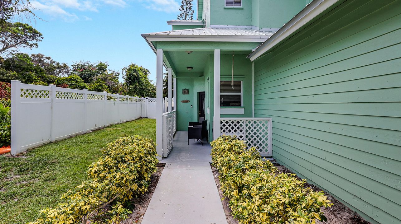 合同活跃: $465,000 (4 贝兹, 2 浴室, 1867 平方英尺)