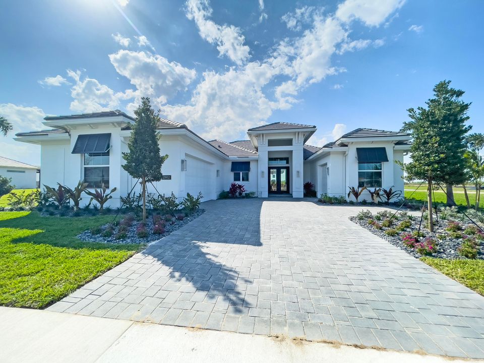 Recently Sold: $1,140,000 (3 beds, 2 baths, 2790 Square Feet)