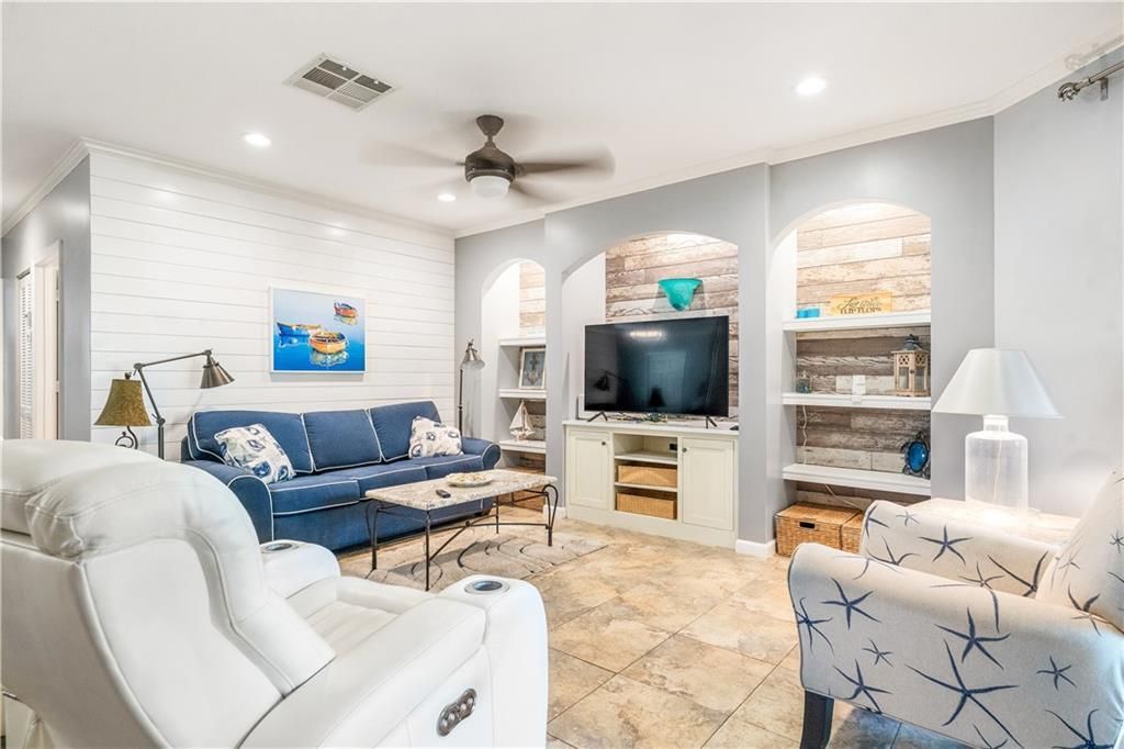 На продажу: $285,000 (3 спален, 2 ванн, 1848 Квадратных фут)