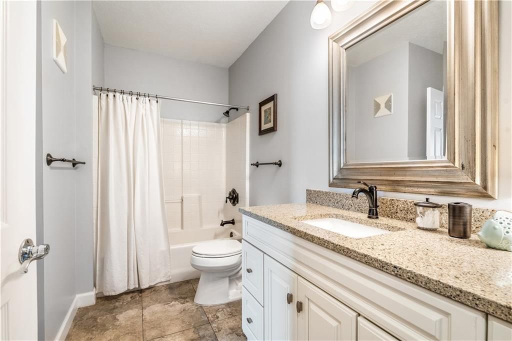 На продажу: $285,000 (3 спален, 2 ванн, 1848 Квадратных фут)