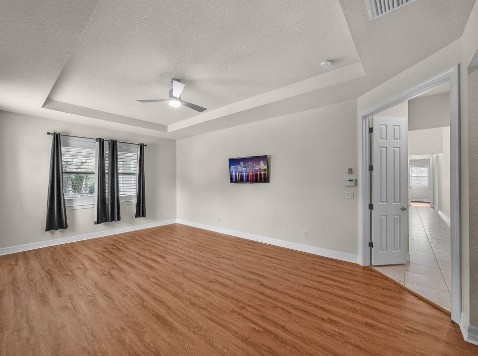 合同活跃: $895,000 (4 贝兹, 3 浴室, 3089 平方英尺)