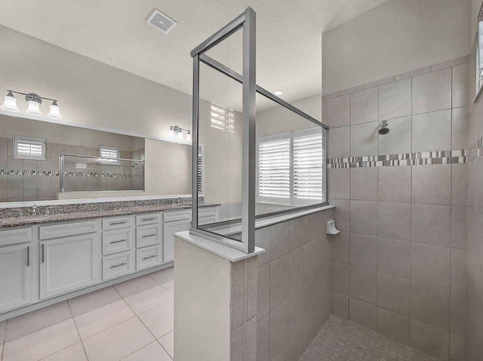 合同活跃: $895,000 (4 贝兹, 3 浴室, 3089 平方英尺)